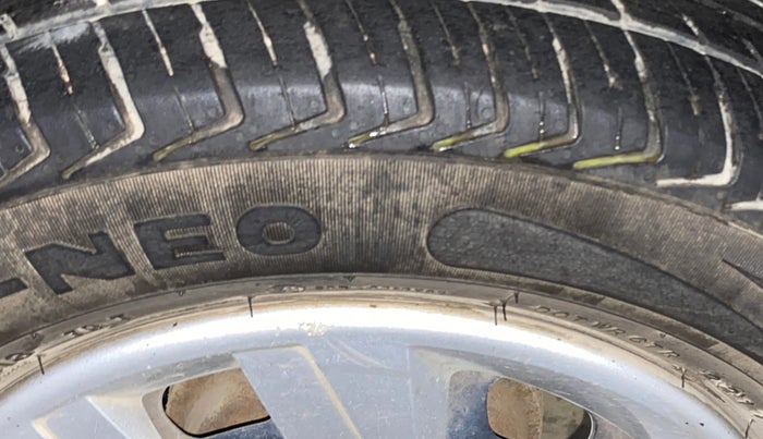 2017 Renault Kwid RXT 1.0 AMT (O), Petrol, Automatic, 29,668 km, Left Rear Tyre Tread