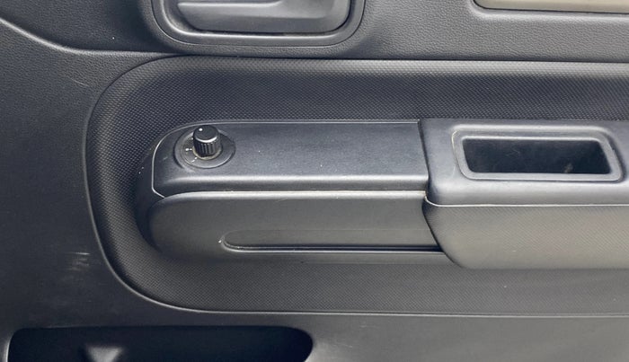 2021 Mahindra Thar LX HT PETROL 4WD MT, Petrol, Manual, 50,020 km, Driver Side Door Panels Control