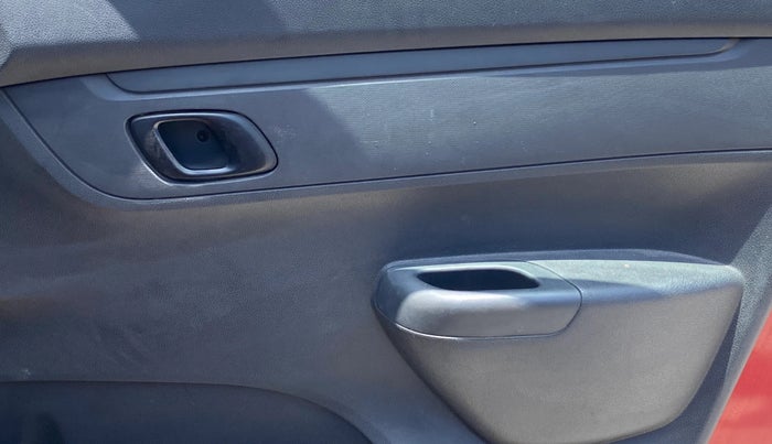 2016 Renault Kwid RXT 0.8, Petrol, Manual, 56,434 km, Driver Side Door Panels Control