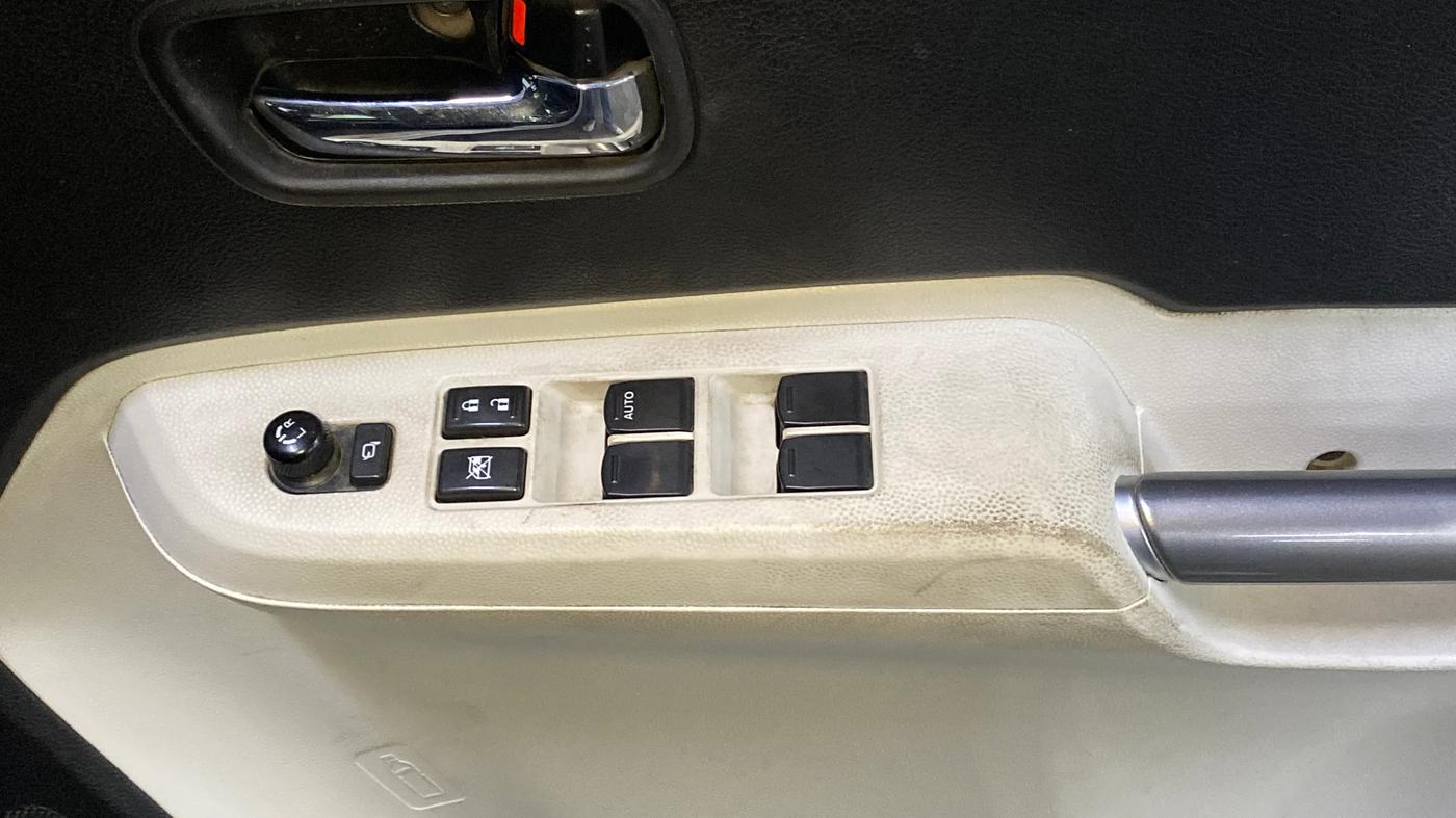 2022 Maruti IGNIS ZETA 1.2 AMT, Petrol, Automatic, 81,852 km, Driver Side Door Panels Control