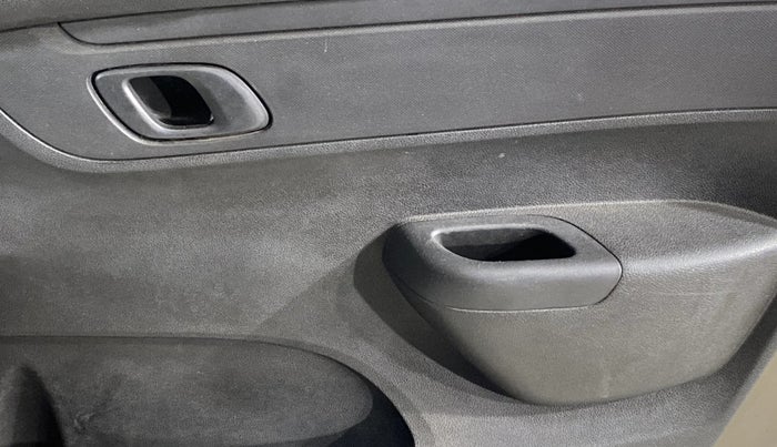 2017 Renault Kwid RXT 1.0, Petrol, Manual, 19,165 km, Driver Side Door Panels Control