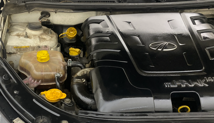 2017 Mahindra XUV500 W6 AT, Diesel, Automatic, 1,28,835 km, Engine View - Right