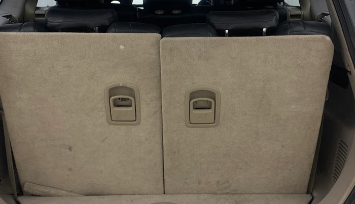 2017 Mahindra XUV500 W6 AT, Diesel, Automatic, 1,28,835 km, Boot Inside