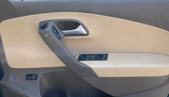 2016 Volkswagen Vento HIGHLINE 1.6 MPI, Petrol, Manual, 69,482 km, Driver Side Door Panels Control