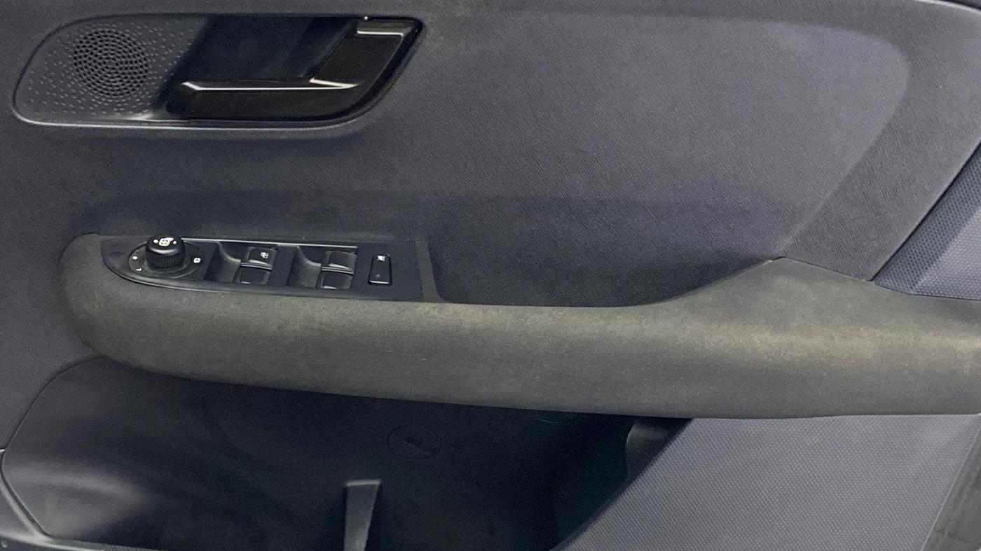 2023 Tata ALTROZ XZA PLUS DARK EDTION, Petrol, Automatic, 25,887 km, Driver Side Door Panels Control