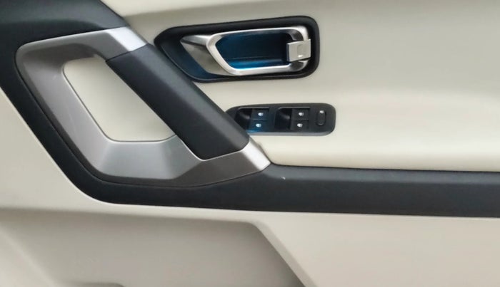 2022 Tata Safari XZA PLUS, Diesel, Automatic, 58,780 km, Driver Side Door Panels Control