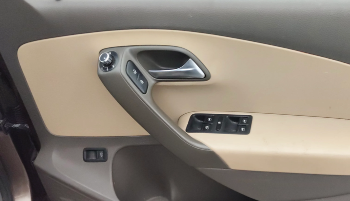 2015 Volkswagen Vento HIGHLINE 1.5 AT, Diesel, Automatic, 1,09,859 km, Driver Side Door Panels Control