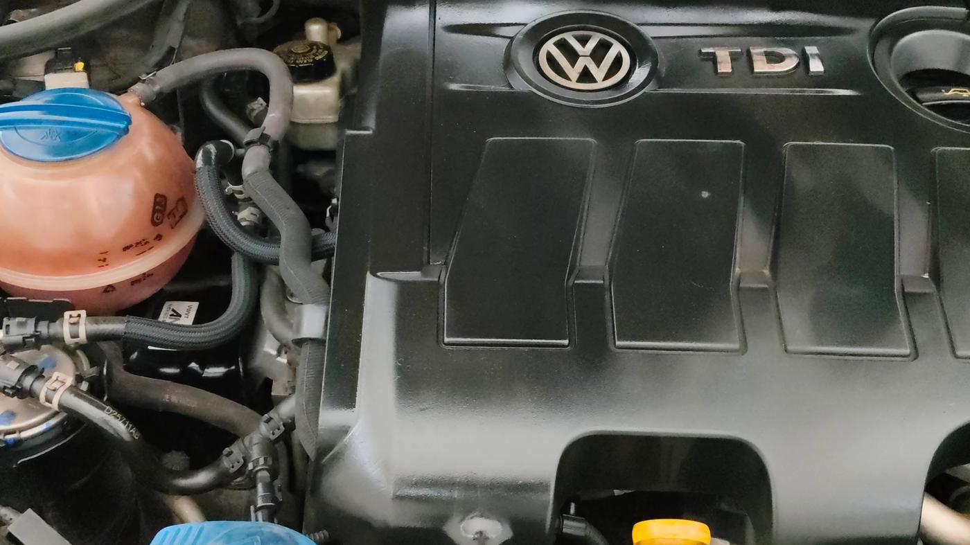 2015 Volkswagen Vento HIGHLINE 1.5 AT, Diesel, Automatic, 1,09,859 km, Engine View - Right
