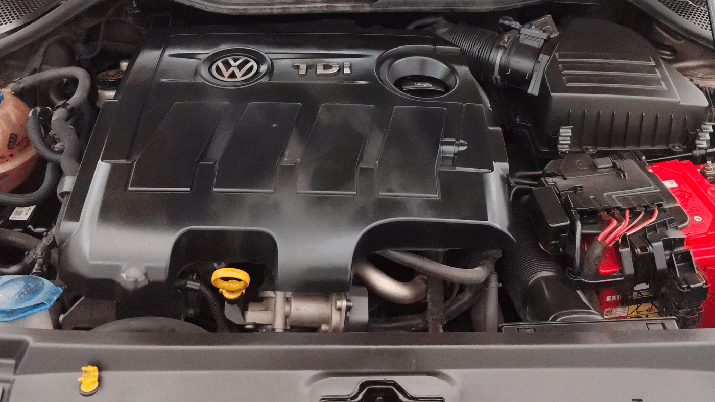 2015 Volkswagen Vento HIGHLINE 1.5 AT, Diesel, Automatic, 1,09,859 km, Engine View