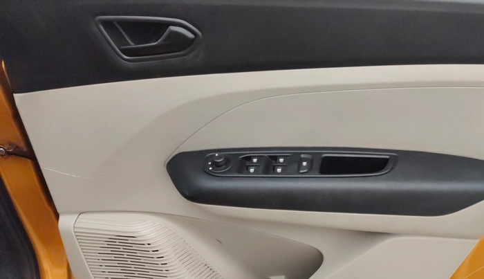 2019 Renault TRIBER RXT, Petrol, Manual, 70,698 km, Driver Side Door Panels Control