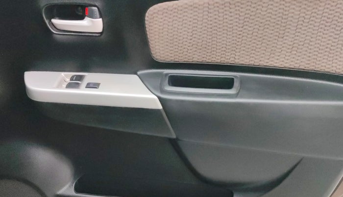 2016 Maruti Wagon R 1.0 LXI CNG, CNG, Manual, 73,617 km, Driver Side Door Panels Control