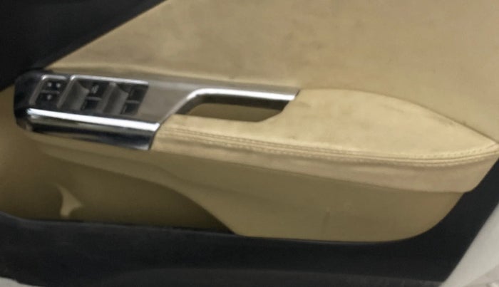 2014 Honda City 1.5L I-VTEC VX CVT, Petrol, Automatic, 1,27,988 km, Driver Side Door Panels Control