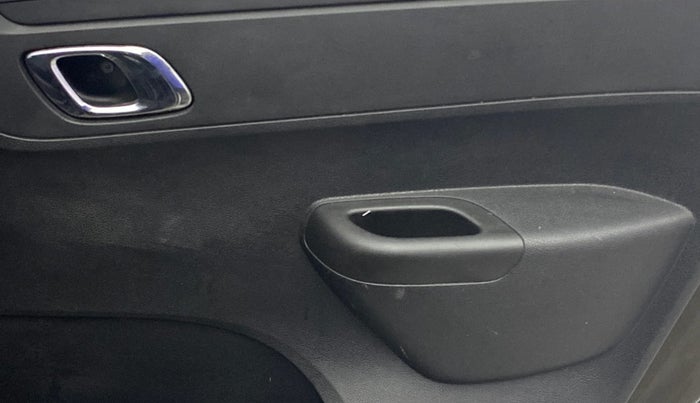 2019 Renault Kwid RXT 1.0 AMT (O), Petrol, Automatic, 18,389 km, Driver Side Door Panels Control