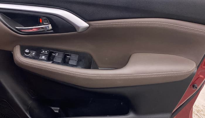 2022 Toyota URBAN CRUISER HYRYDER V HYBRID, Hybrid, Automatic, 54,927 km, Driver Side Door Panels Control