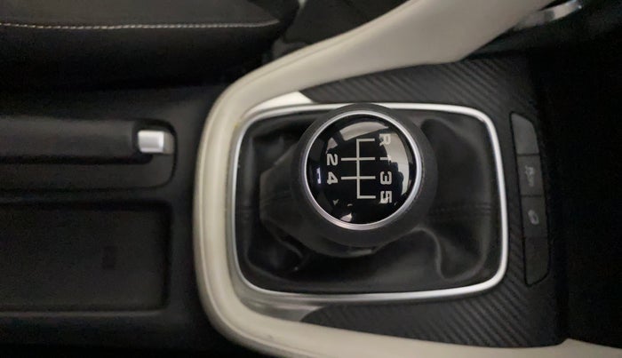 2024 MG ASTOR Select 1.5 MT (Ivory), Petrol, Manual, 11,319 km, Gear Lever