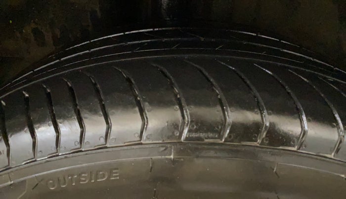 2024 MG ASTOR Select 1.5 MT (Ivory), Petrol, Manual, 11,319 km, Right Rear Tyre Tread