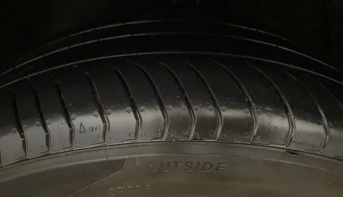 2024 MG ASTOR Select 1.5 MT (Ivory), Petrol, Manual, 11,319 km, Left Front Tyre Tread