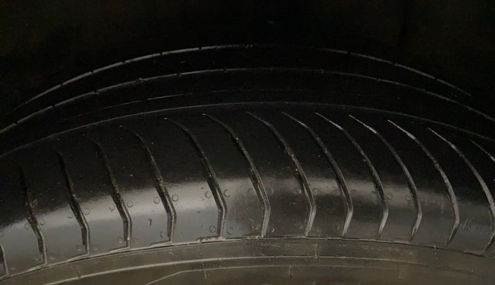 2024 MG ASTOR Select 1.5 MT (Ivory), Petrol, Manual, 11,319 km, Left Rear Tyre Tread