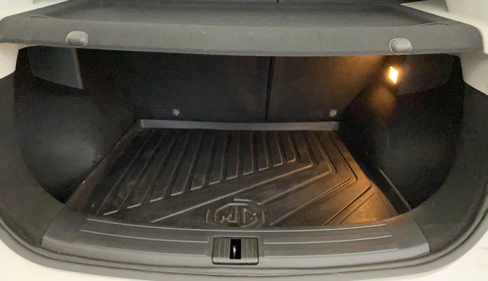 2024 MG ASTOR Select 1.5 MT (Ivory), Petrol, Manual, 11,319 km, Boot Inside