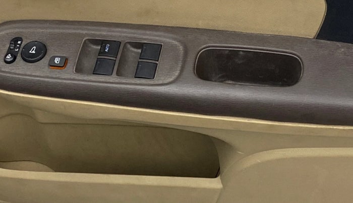 2013 Honda Amaze 1.2L I-VTEC VX, Petrol, Manual, 1,19,435 km, Driver Side Door Panels Control