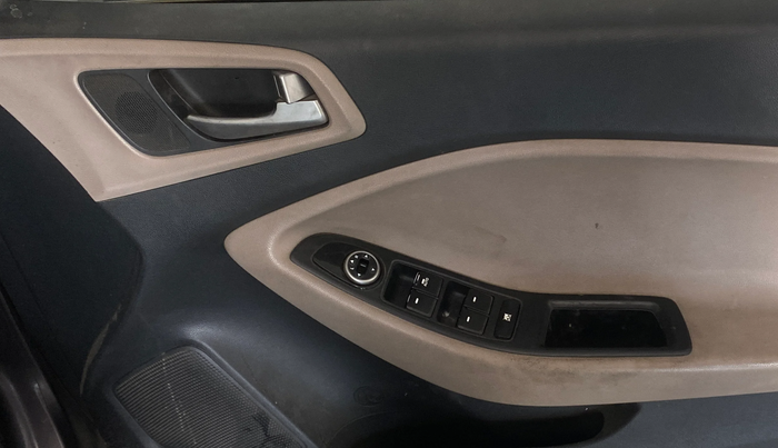 2015 Hyundai Elite i20 MAGNA 1.4 CRDI, Diesel, Manual, 1,17,805 km, Driver Side Door Panels Control