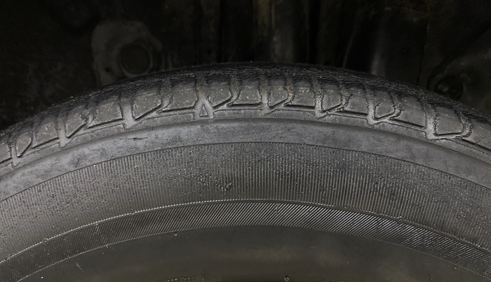 2015 Hyundai Elite i20 MAGNA 1.4 CRDI, Diesel, Manual, 1,17,805 km, Left Front Tyre Tread