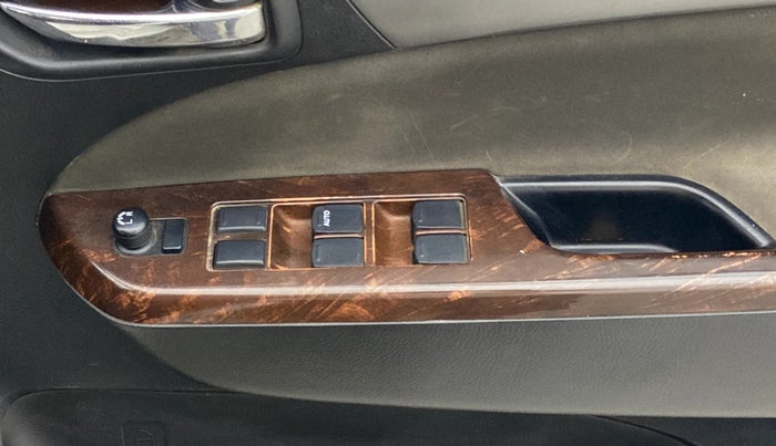 2017 Maruti Ertiga VXI, Petrol, Manual, 1,03,894 km, Driver Side Door Panels Control