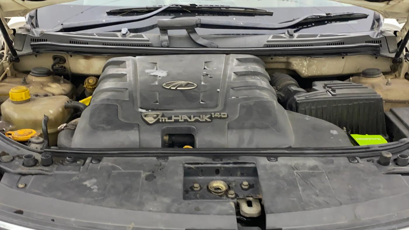 2016 Mahindra XUV500 W10 AT, Diesel, Automatic, 1,22,669 km, Engine View