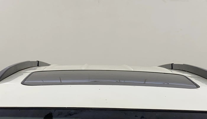 2016 Mahindra XUV500 W10 AT, Diesel, Automatic, 1,22,657 km, Moonroof/ Sunroof