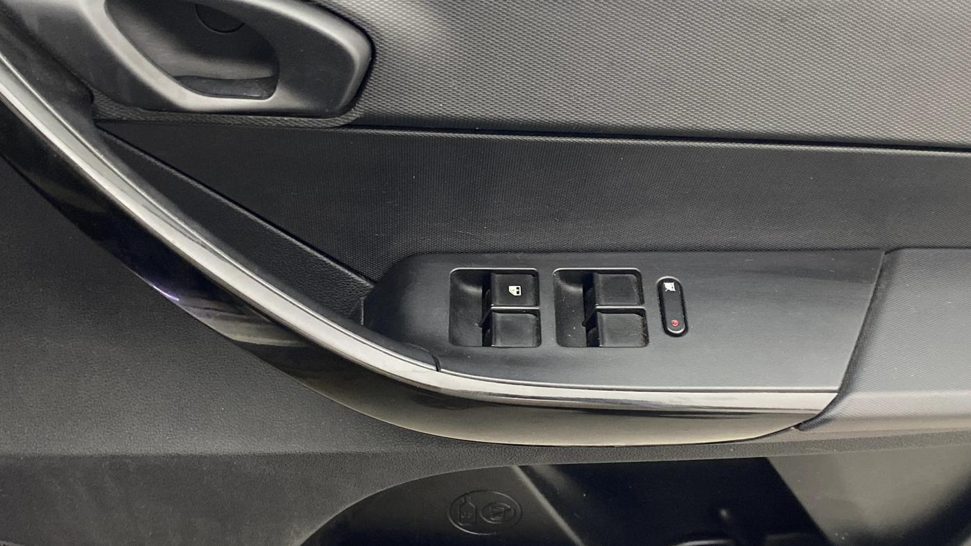 2018 Tata TIAGO NRG PETROL, Petrol, Manual, 41,181 km, Driver Side Door Panels Control