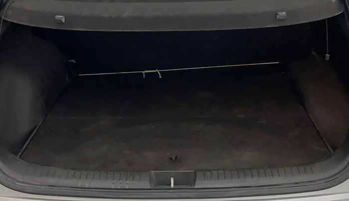 2017 Hyundai Creta SX PLUS 1.6 PETROL, Petrol, Manual, 1,08,218 km, Boot Inside