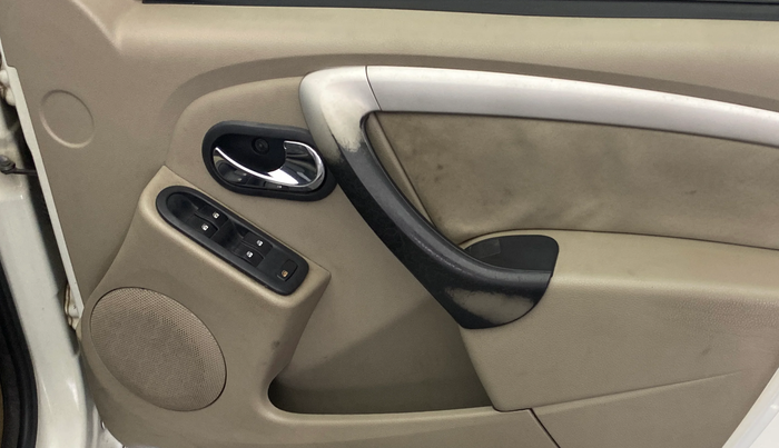 2013 Nissan Terrano XL D THP 110 PS, Diesel, Manual, 1,42,835 km, Driver Side Door Panels Control