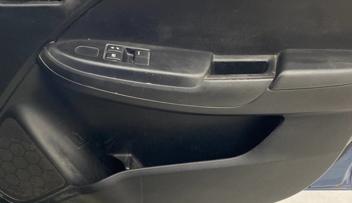 2016 Maruti Baleno SIGMA PETROL 1.2, Petrol, Manual, 1,01,466 km, Driver Side Door Panels Control