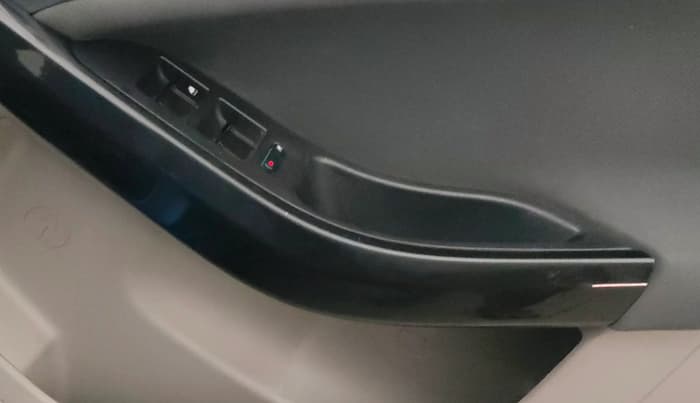 2019 Tata NEXON XZA PLUS DIESEL, Diesel, Automatic, 86,402 km, Driver Side Door Panels Control