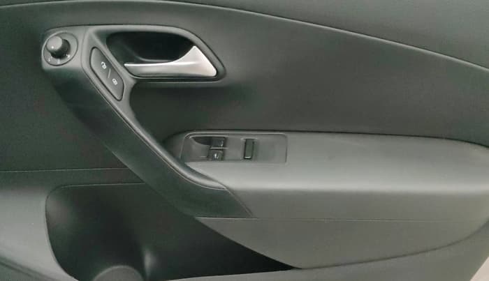 2021 Volkswagen Polo COMFORTLINE 1.0L TSI, Petrol, Manual, 1,09,376 km, Driver Side Door Panels Control