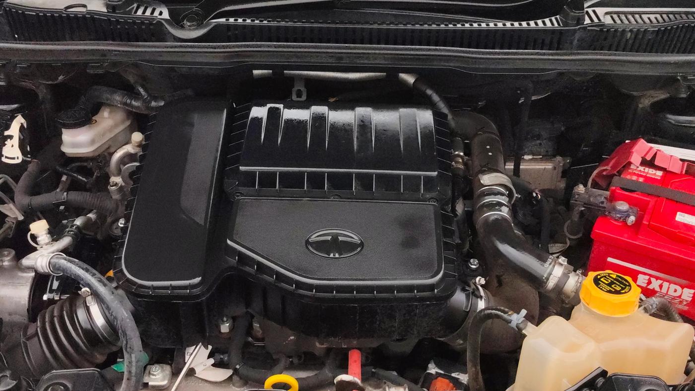 2022 Tata NEXON XZA PLUS (O) DIESEL DARK EDITION, Diesel, Automatic, 42,604 km, Engine View