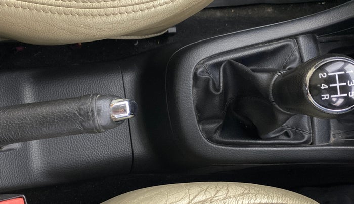 2013 Maruti Swift ZXI, Petrol, Manual, 1,49,909 km, Gear Lever