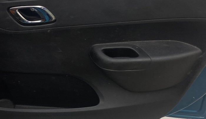 2020 Renault Kwid RXT 1.0 AMT (O), Petrol, Automatic, 31,576 km, Driver Side Door Panels Control