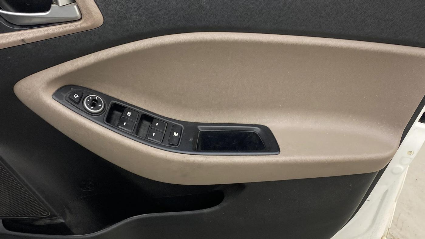 2019 Hyundai Elite i20 ASTA (O) CVT, Petrol, Automatic, 1,03,334 km, Driver Side Door Panels Control