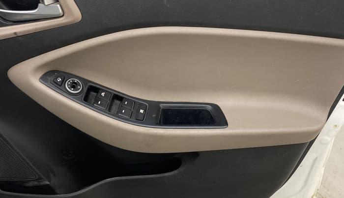 2019 Hyundai Elite i20 ASTA (O) CVT, Petrol, Automatic, 1,03,334 km, Driver Side Door Panels Control