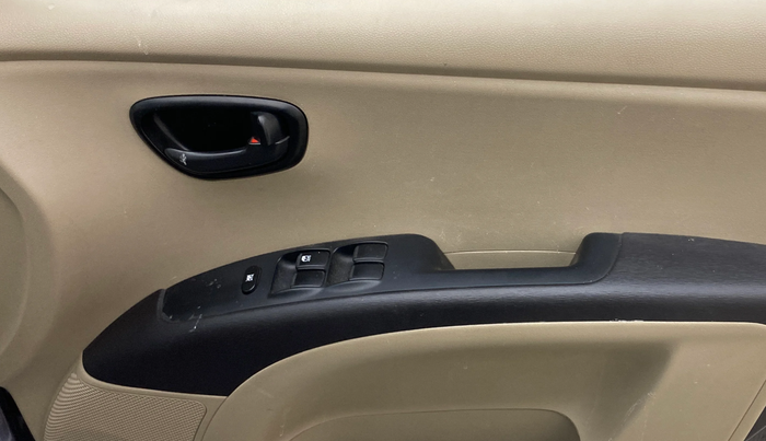 2013 Hyundai i10 MAGNA 1.1, Petrol, Manual, 66,622 km, Driver Side Door Panels Control