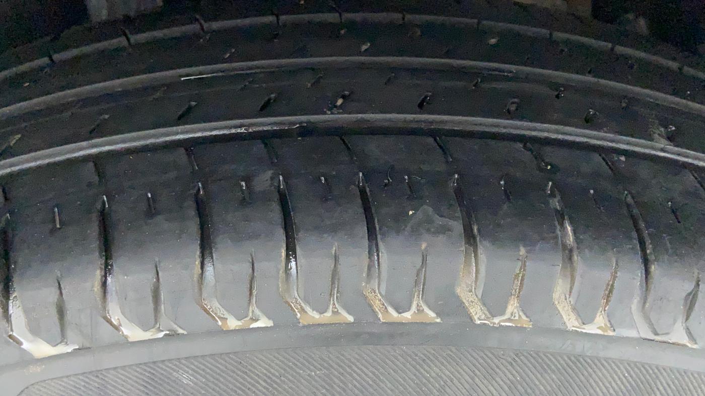 2019 Maruti Swift VXI, Petrol, Manual, 25,661 km, Left Rear Tyre Tread