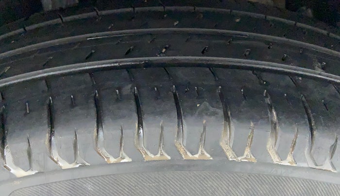 2019 Maruti Swift VXI, Petrol, Manual, 25,661 km, Left Rear Tyre Tread