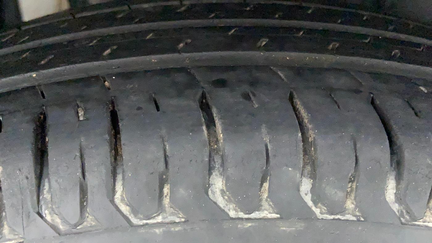 2019 Maruti Swift VXI, Petrol, Manual, 25,661 km, Right Rear Tyre Tread