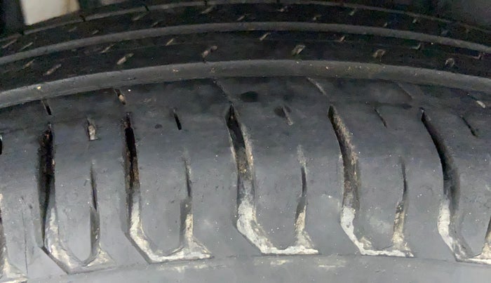 2019 Maruti Swift VXI, Petrol, Manual, 25,661 km, Right Rear Tyre Tread