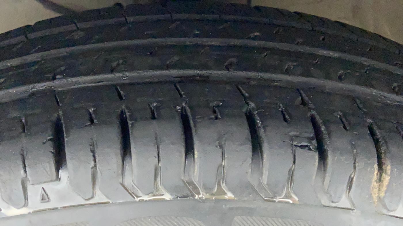 2019 Maruti Swift VXI, Petrol, Manual, 25,661 km, Left Front Tyre Tread