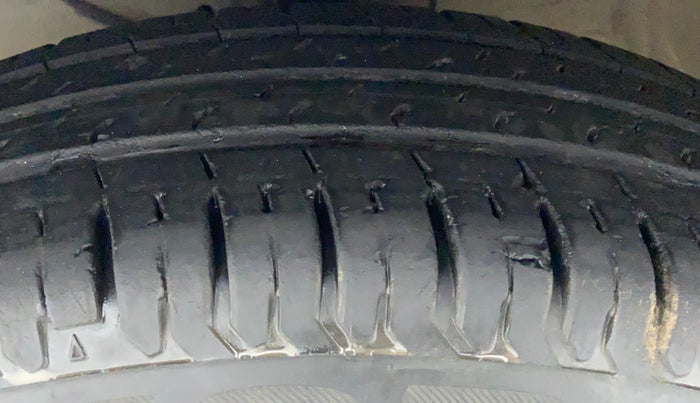 2019 Maruti Swift VXI, Petrol, Manual, 25,661 km, Left Front Tyre Tread