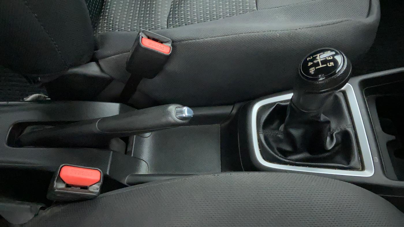 2019 Maruti Swift VXI, Petrol, Manual, 25,661 km, Gear Lever