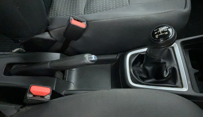 2019 Maruti Swift VXI, Petrol, Manual, 25,661 km, Gear Lever