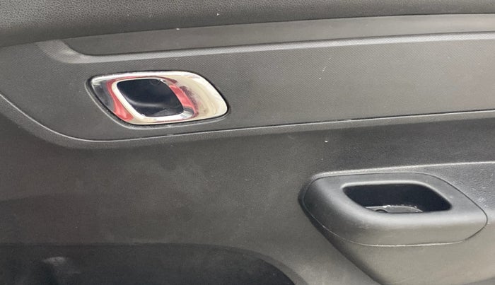 2018 Renault Kwid RXT 1.0 AMT, Petrol, Automatic, 23,085 km, Driver Side Door Panels Control